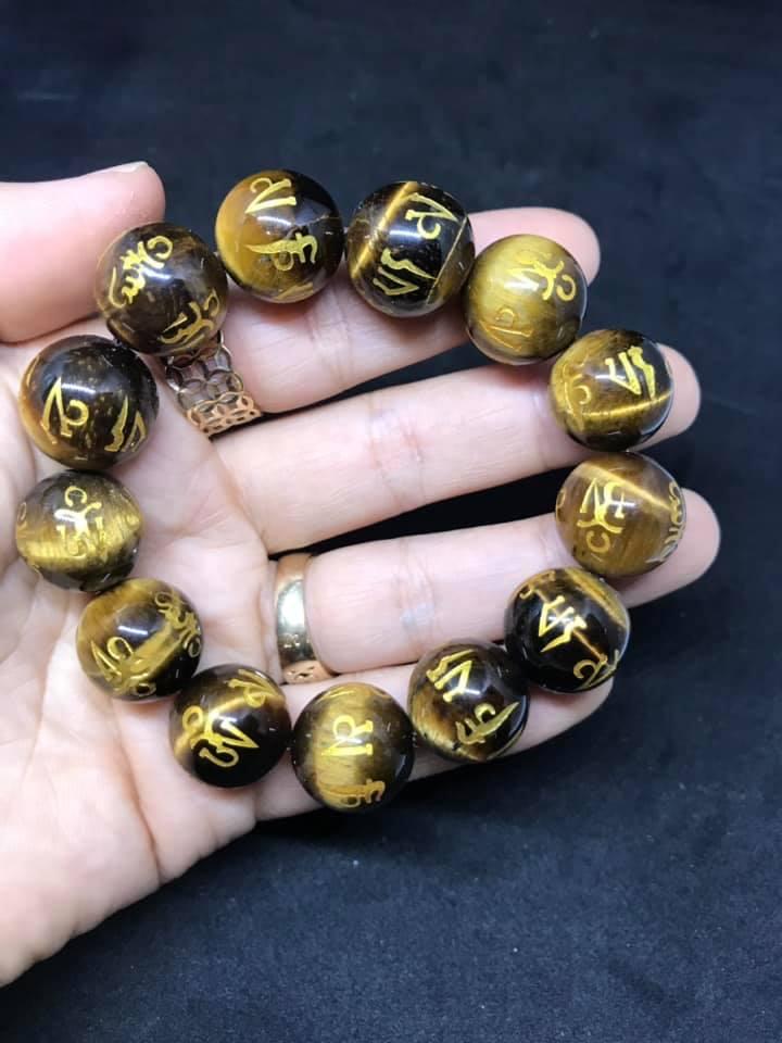 Vòng tay đá mắt hổ khắc Chú Đaị Bi 8MM