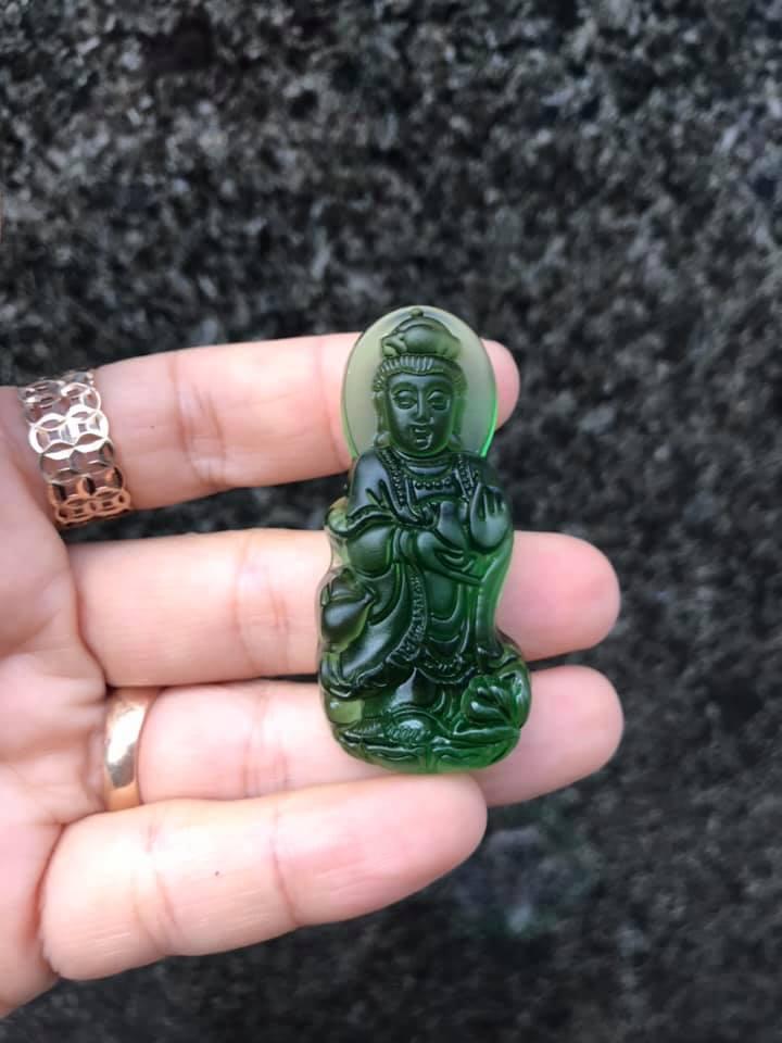 Mặt dây Quan Âm pha lê xanh lá