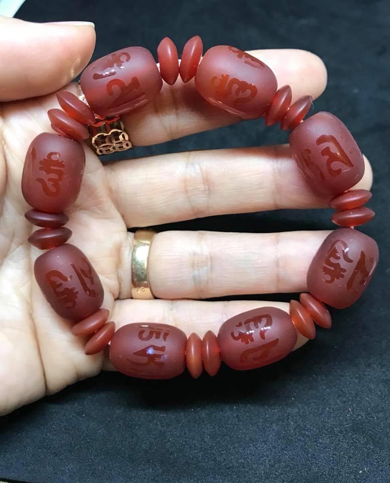 Vòng tay mã não đỏ nhám 