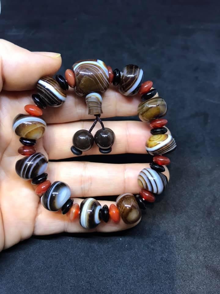 Vòng tay mã não vân trắng 14ly mix kiểu