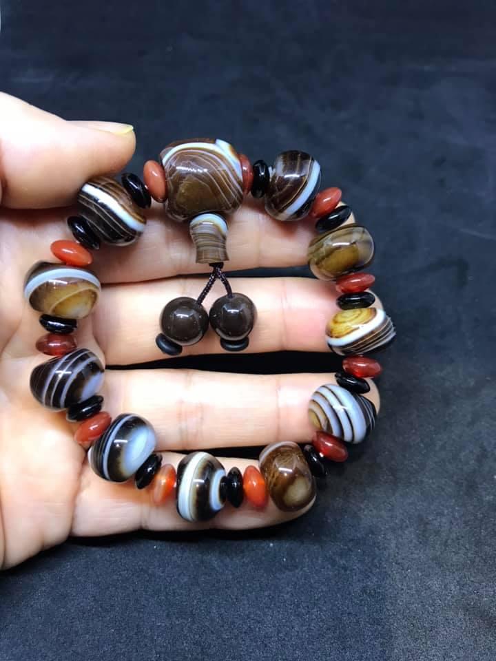 Vòng tay mã não vân trắng 14ly mix kiểu