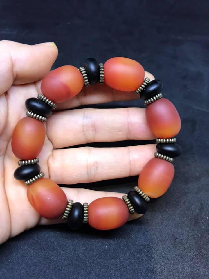 Vòng tay lu thống mã não Lạt Ma Tây Tạng đỏ