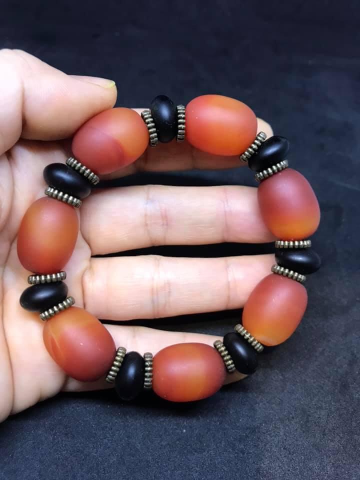 Vòng tay lu thống mã não Lạt Ma Tây Tạng đỏ