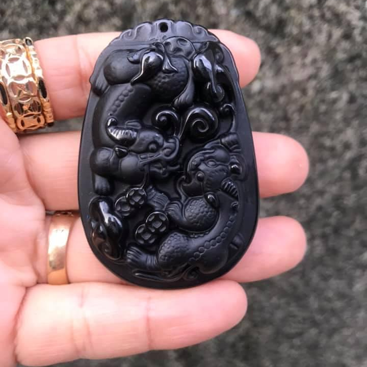 Mặt dây tỳ hưu đá múi lửa đen