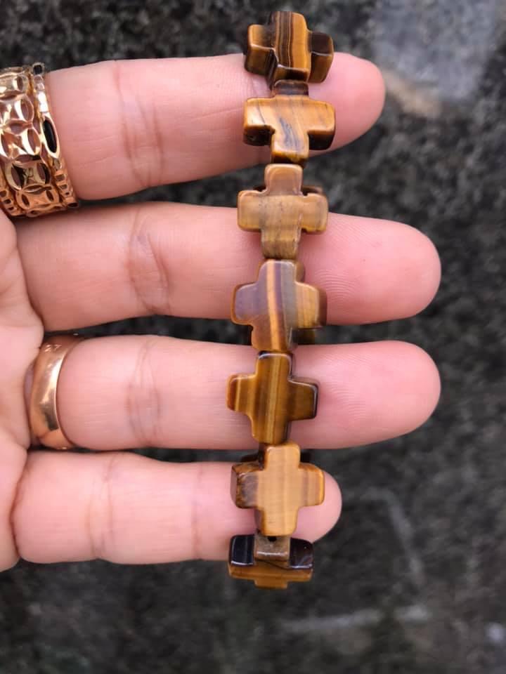 Vòng tay thánh giá đá mắt hổ