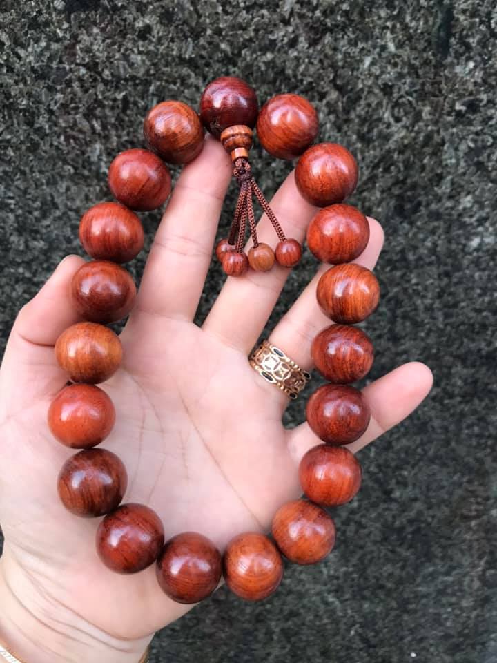 Chuỗi tay niệm Phật gỗ cẩm lai đỏ 18ly