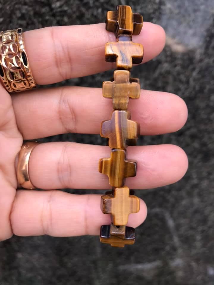 Vòng tay thánh giá đá mắt hổ