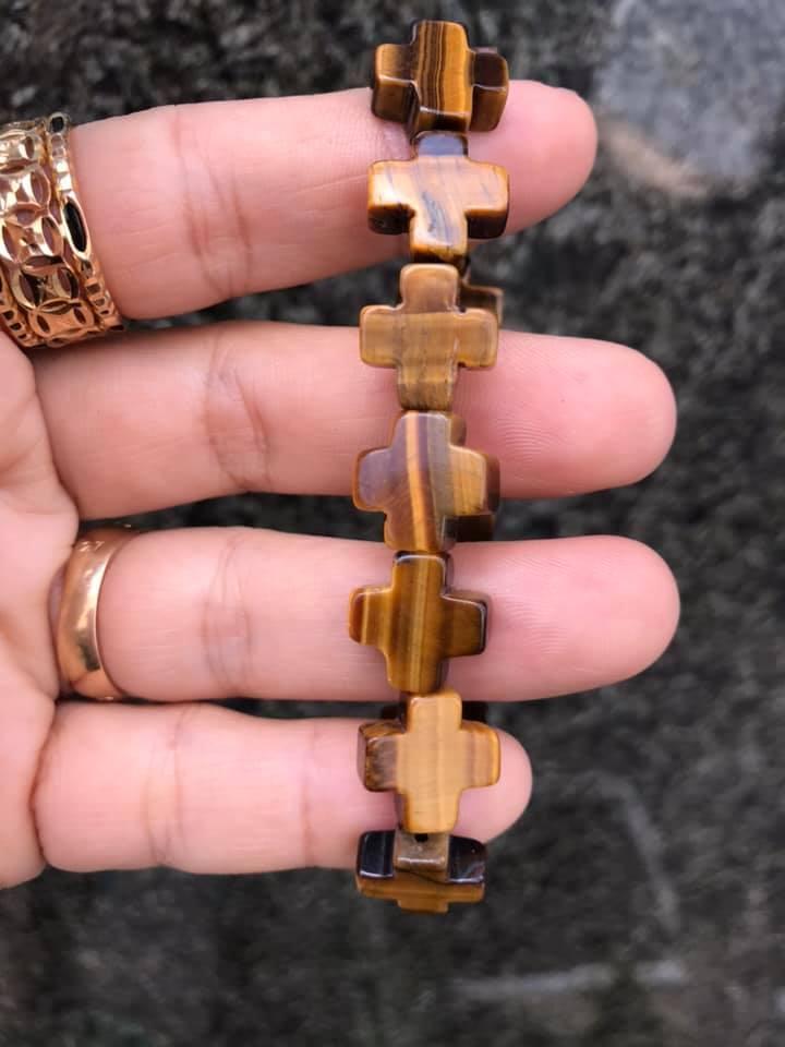 Vòng tay thánh giá đá mắt hổ