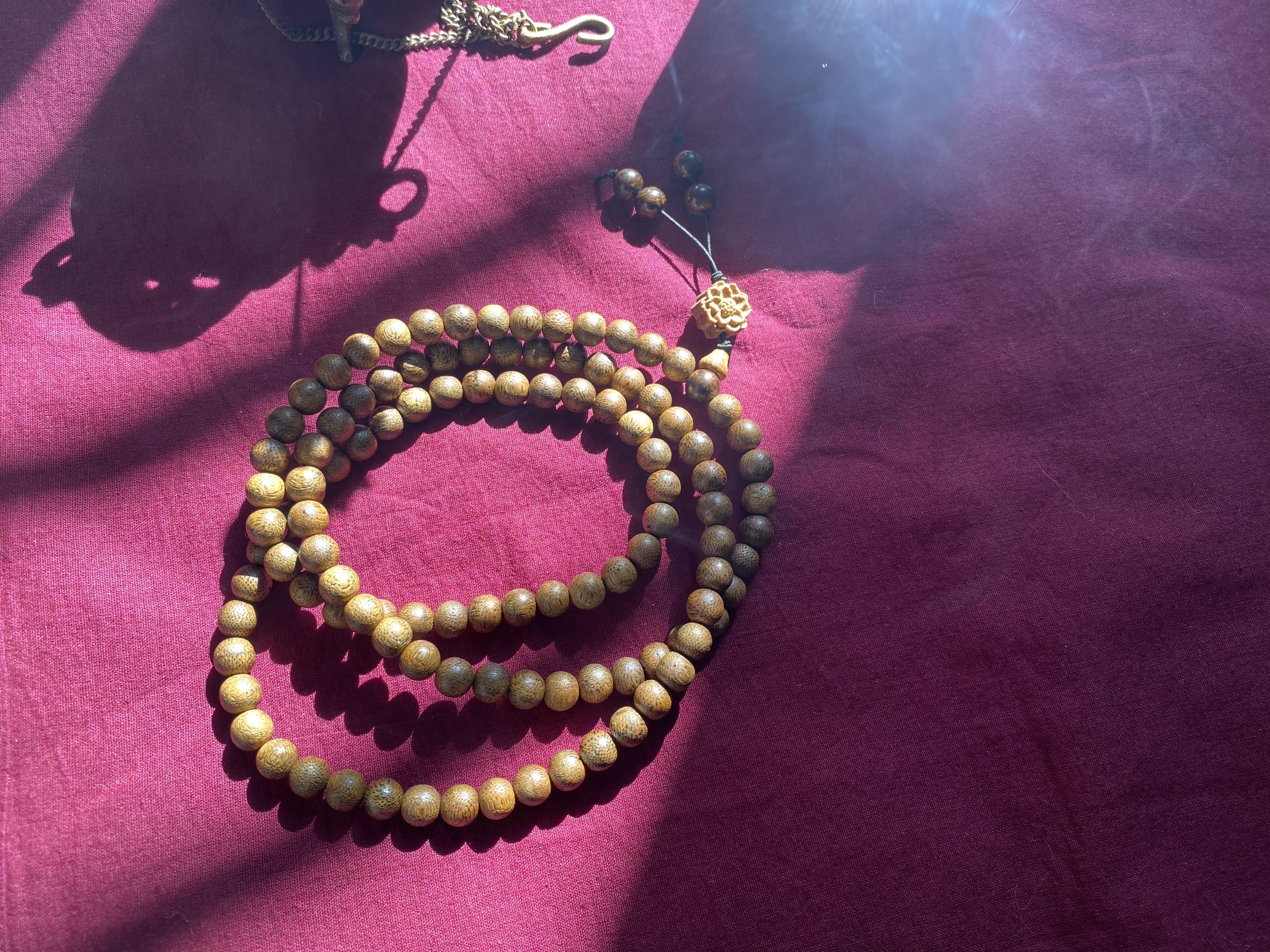 Vòng tay trầm hương 108 hạt