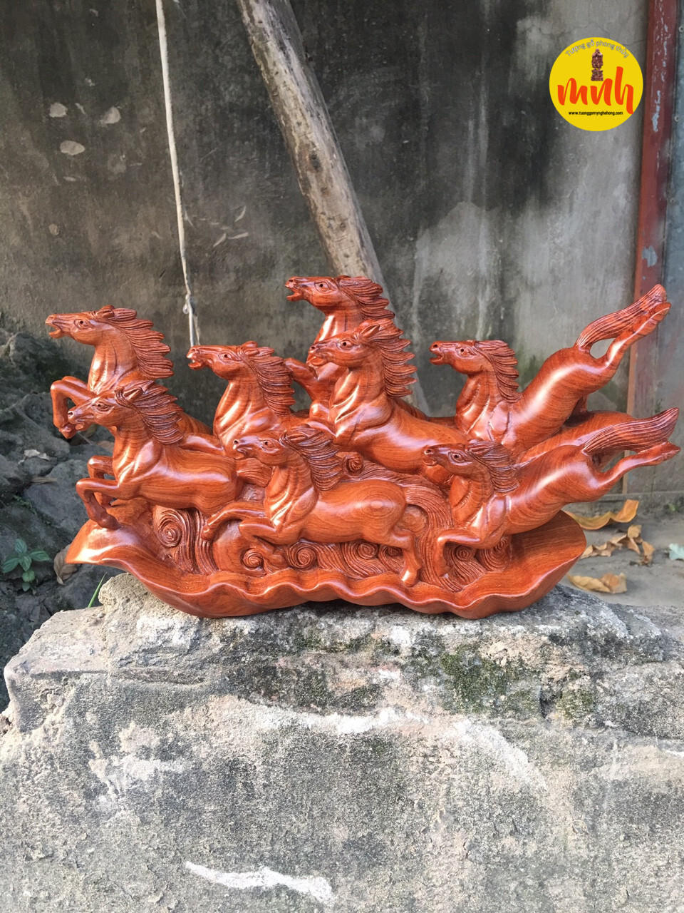 Tượng Bát Mã Phi Thiên Gỗ Hương Đá