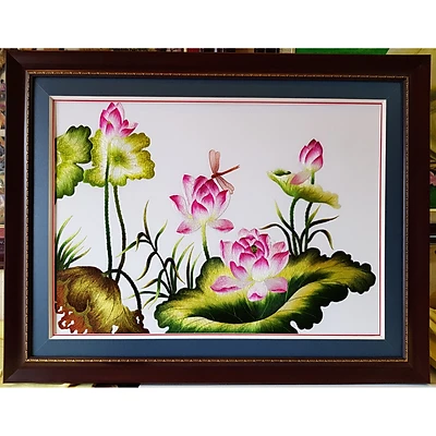 Tranh thêu tay - Hoa Sen - T356