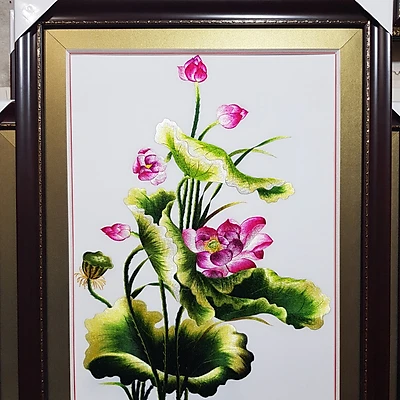 Tranh thêu tay - Hoa Sen - T317