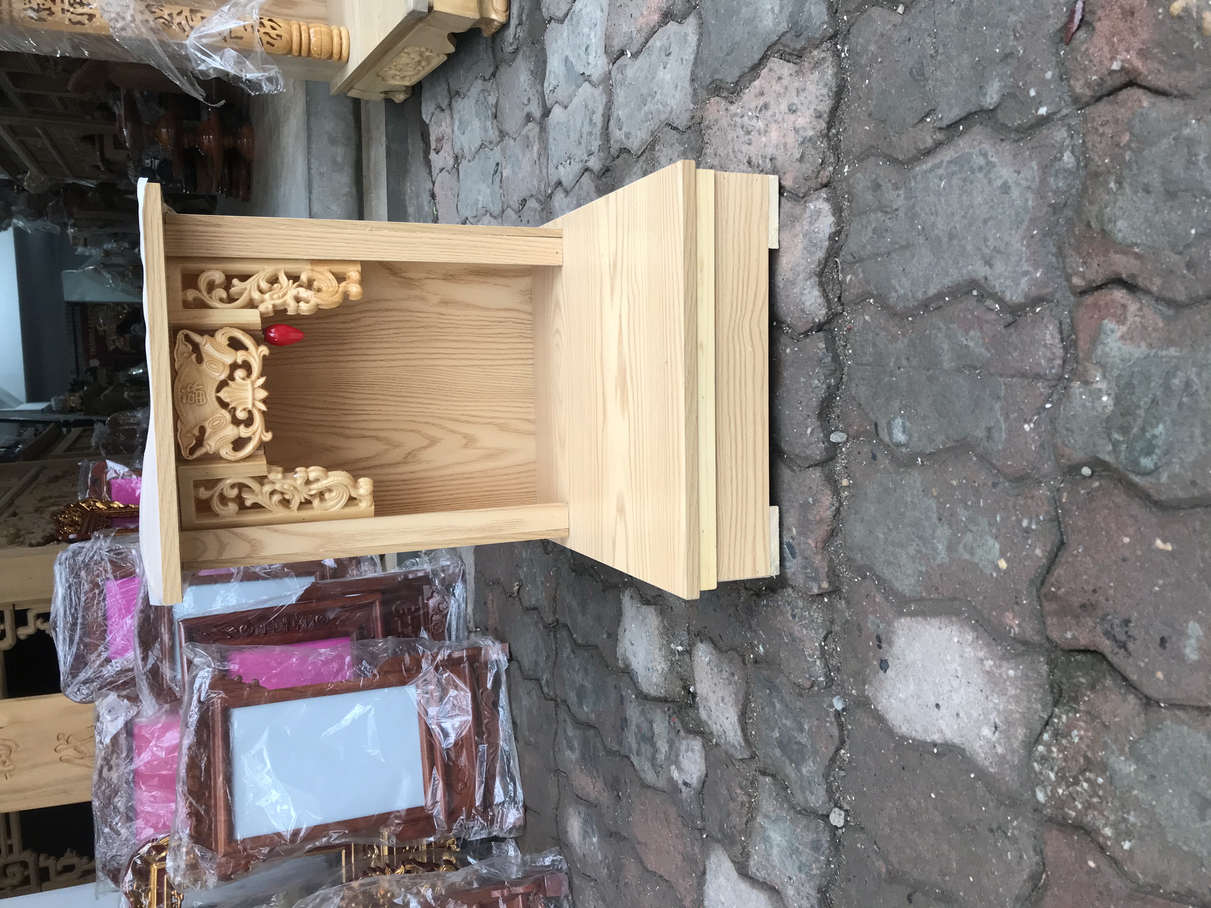 Ban thờ thần tài, ông địa 