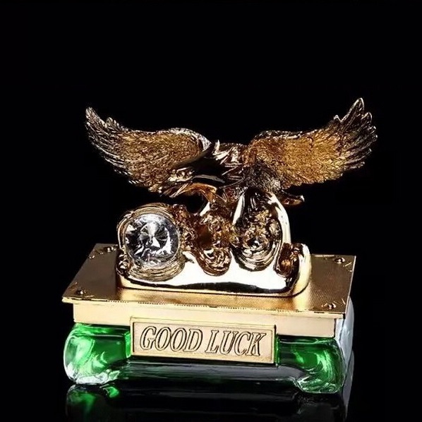 Tượng đại bàng để bàn hay ôtô