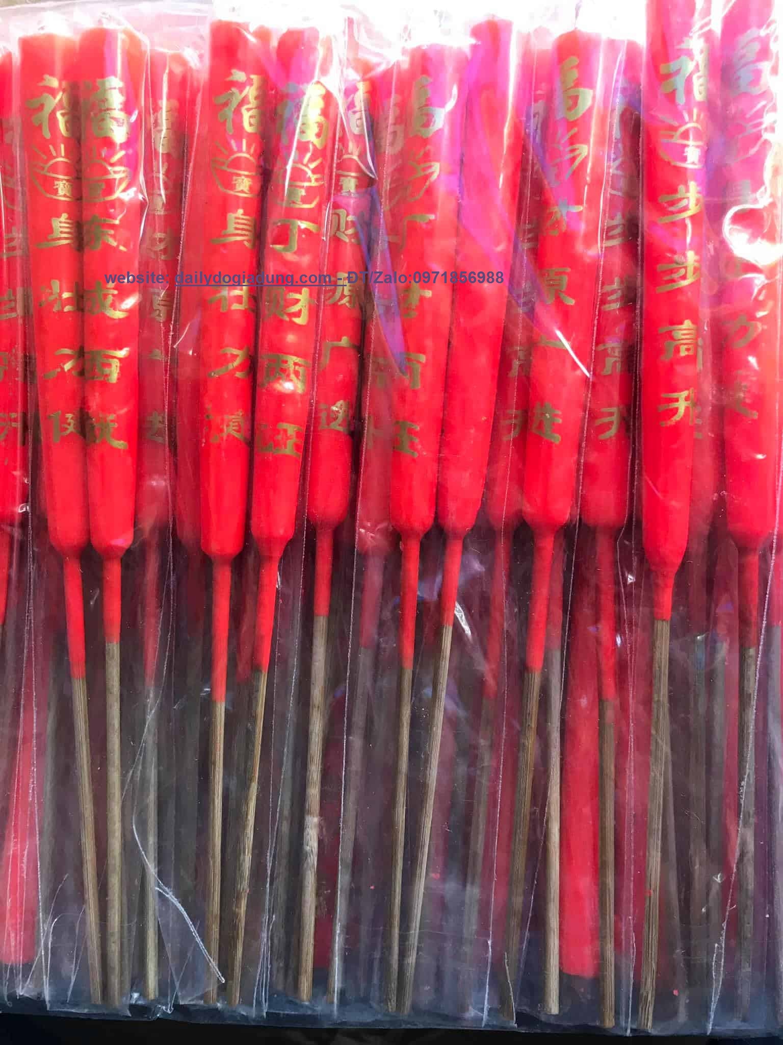 Đèn cầy cúng cô hồn không tắt