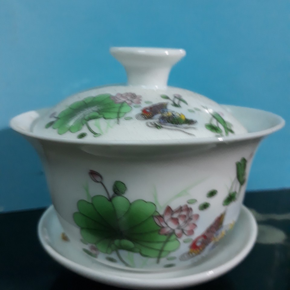 Chung cúng có nắp