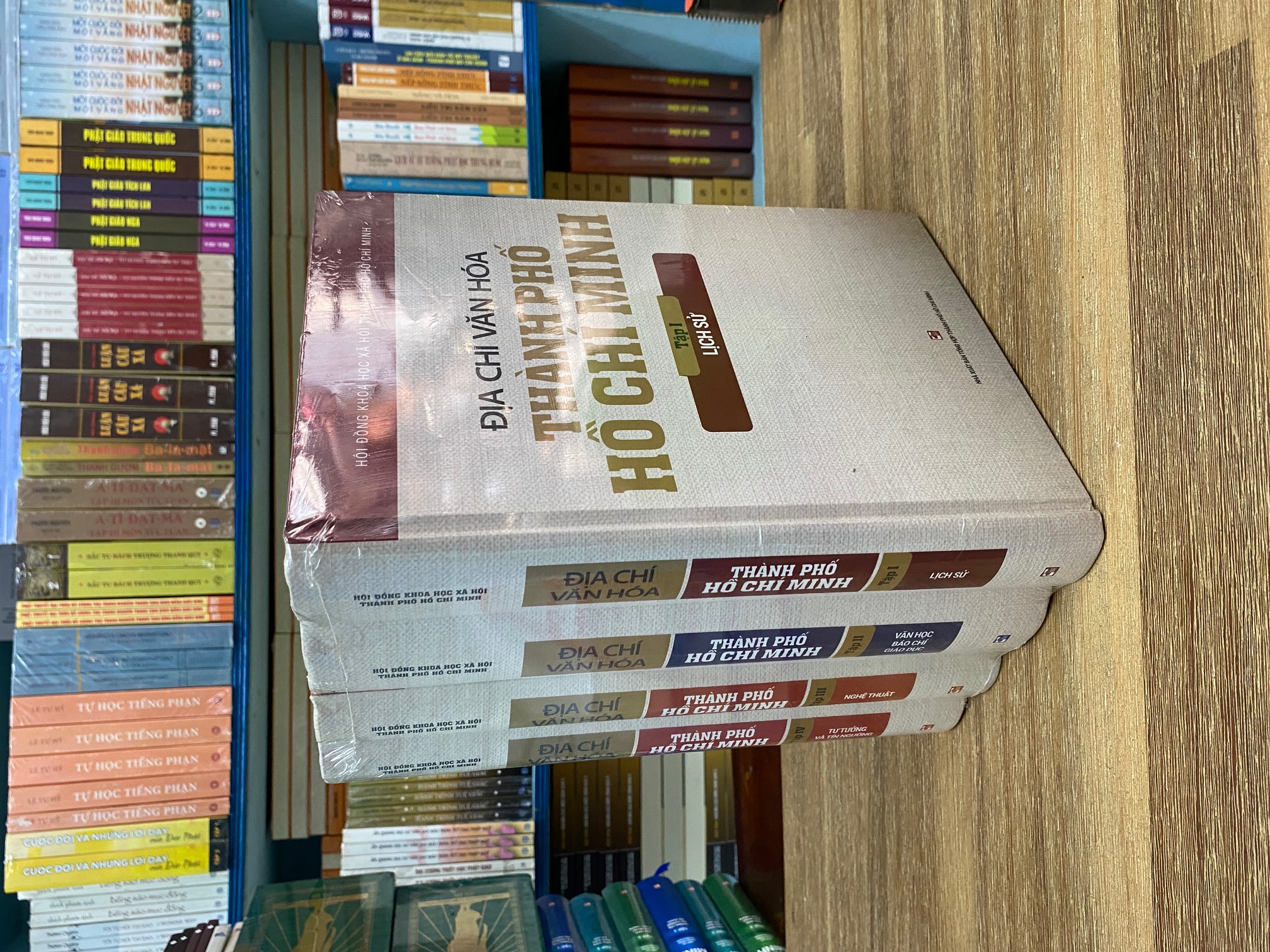 Combo Địa Chí Văn Hóa Thành Phố Hồ Chí Minh (Bộ 4 Tập)