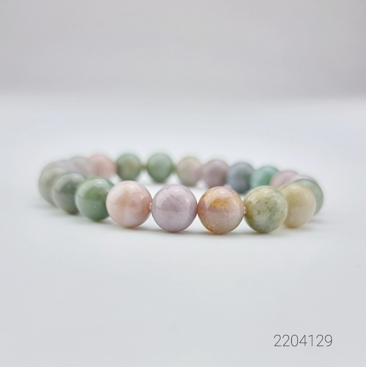 2204129 Trang sức phong thủy hộ mệnh vòng tay đá Thạch tủy Chalcedony thiên nhiên Saigonistar	