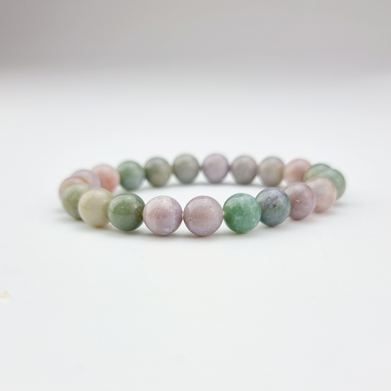 2204129 Trang sức phong thủy hộ mệnh vòng tay đá Thạch tủy Chalcedony thiên nhiên Saigonistar	