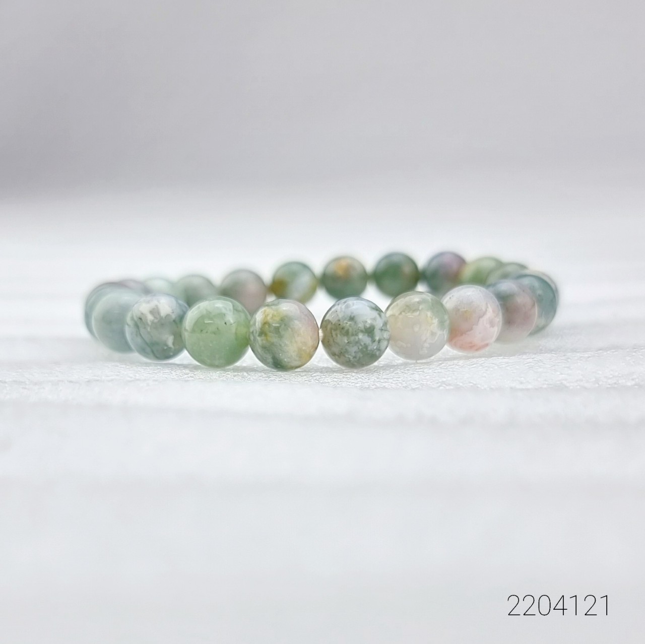 2204121 Trang sức phong thủy hộ mệnh vòng tay đá Thạch tủy Chalcedony thiên nhiên Saigonistar