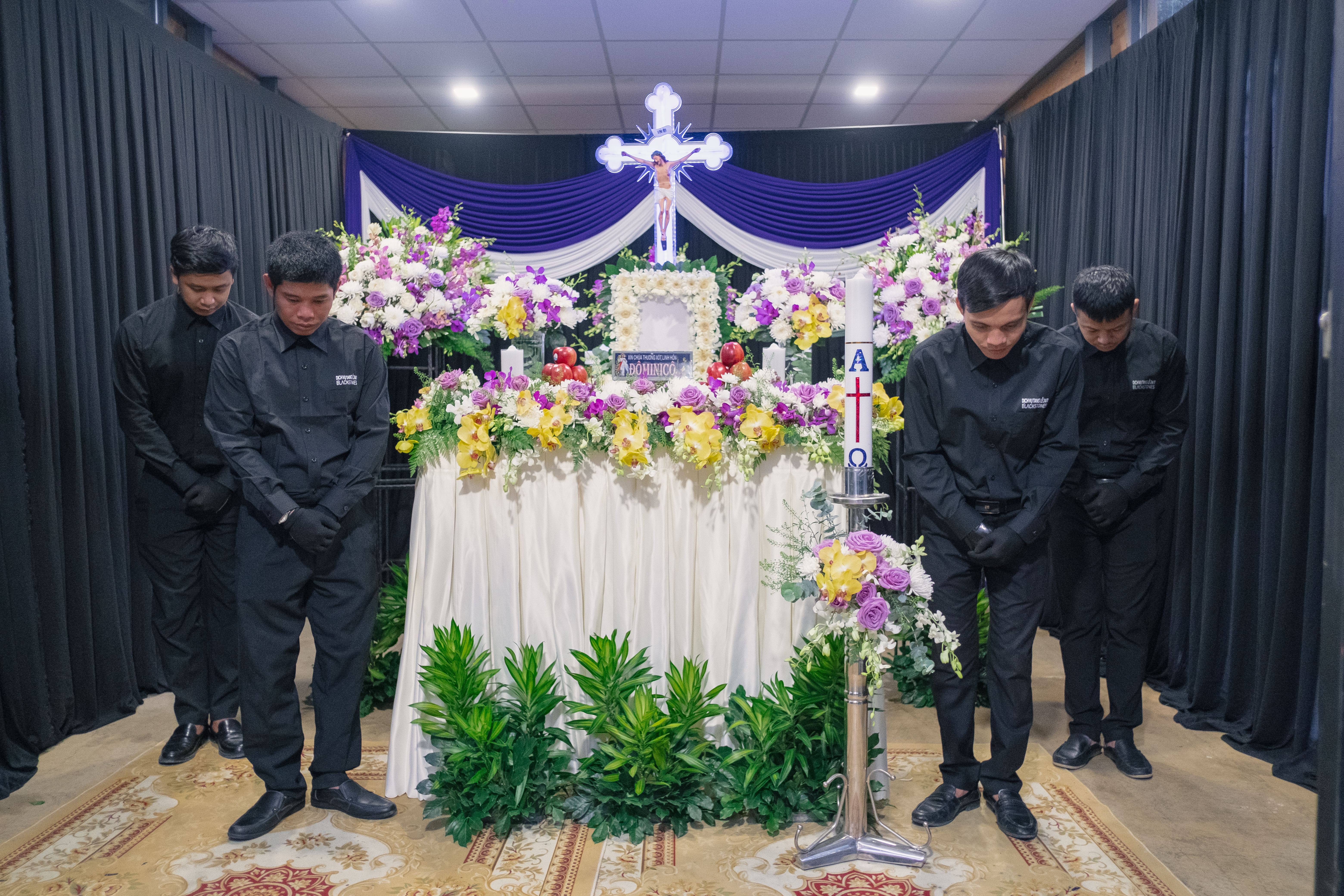 Blackstones - An Táng Đặc Biệt - Công Giáo