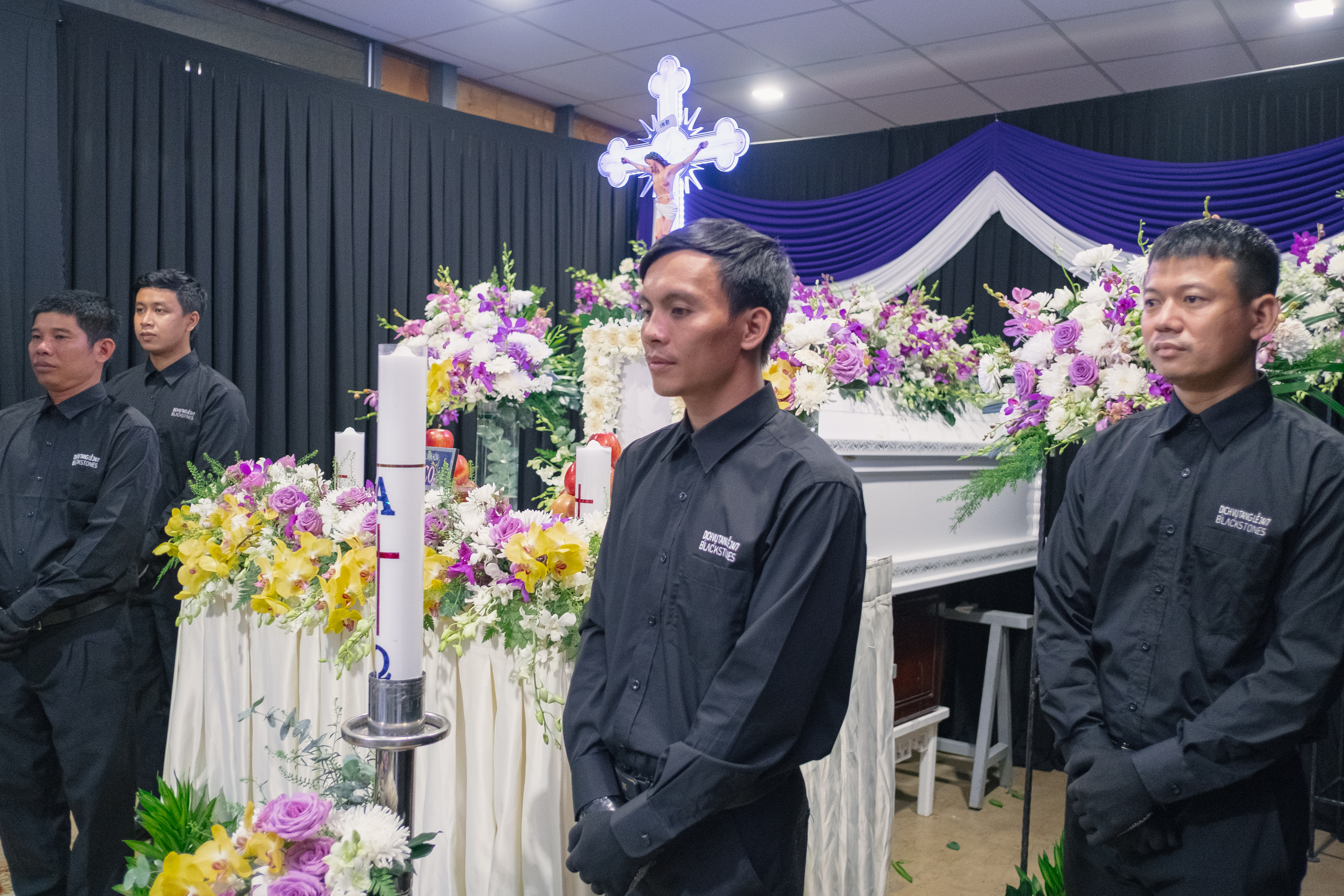 Blackstones - An Táng Đặc Biệt - Công Giáo