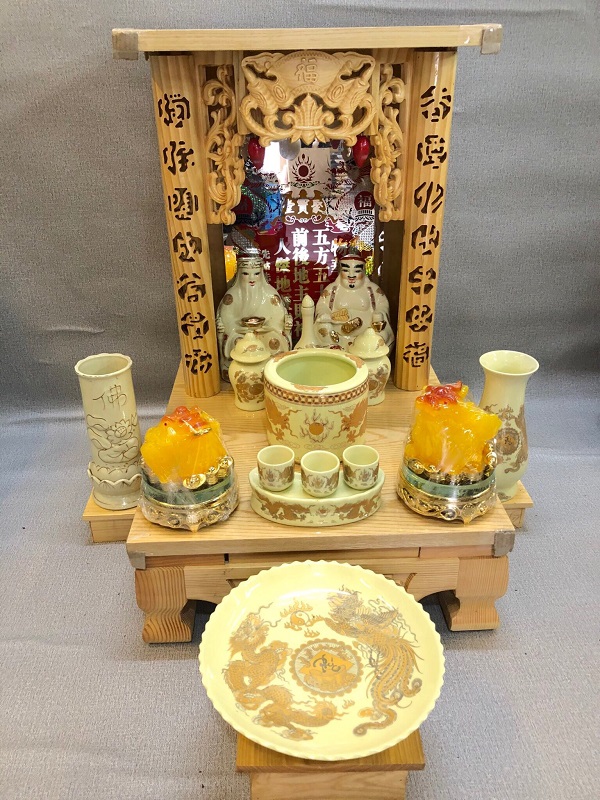 Bàn thờ thần tài ông địa mái chùa ngang 36
