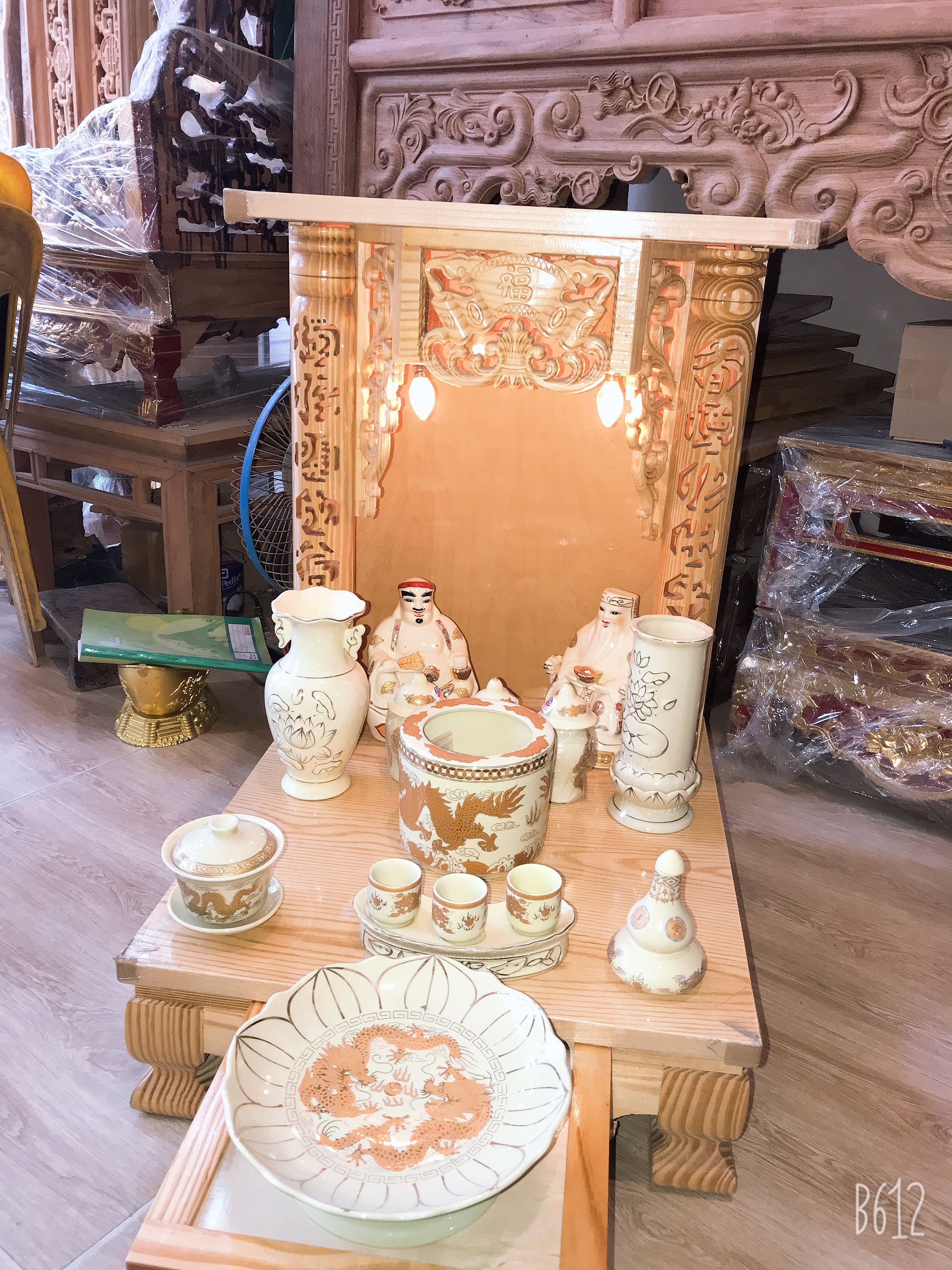 Bàn thờ thần tài ông địa mái chùa ngang 36