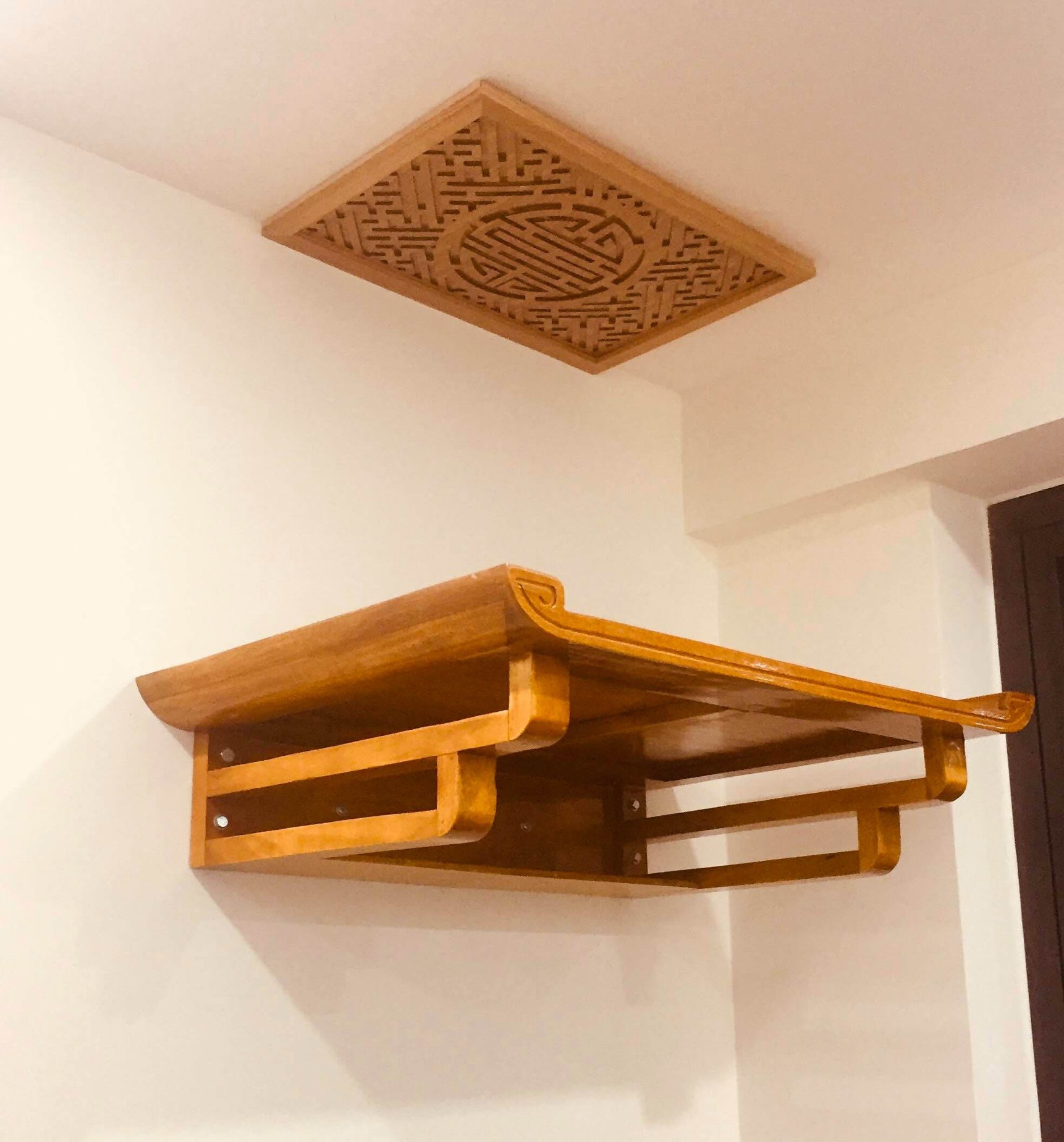 Bàn thờ treo tường 61*41