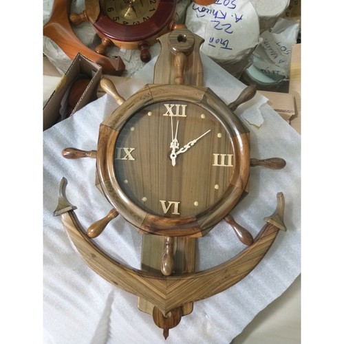 Đồng hồ gỗ thủy tùng cao cấp