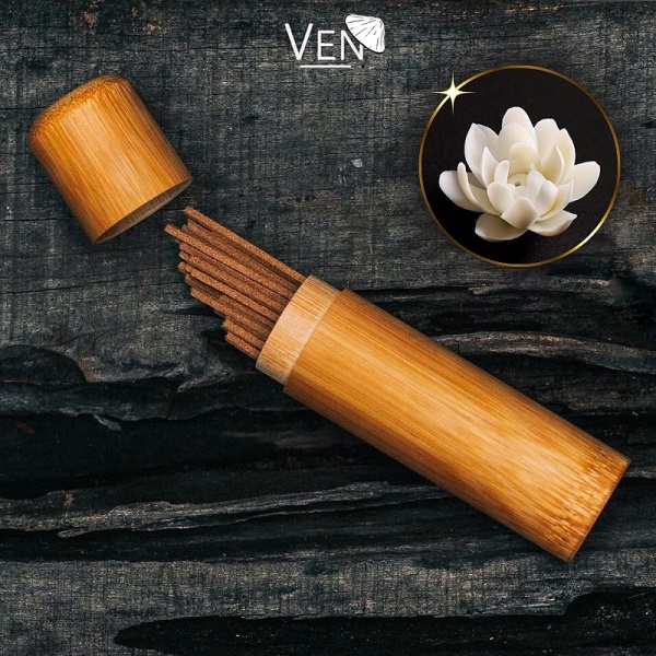 Nhang Không Tăm Từ Trầm Già 11cm - Ống Thuỷ Tinh Tặng Đế Sen Sứ