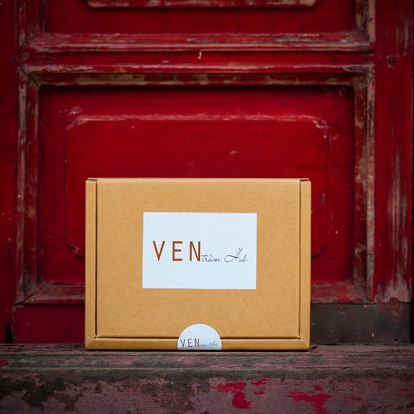 Combo Trầm hương loại cao cấp và lư gỗ hương nguyên khối [Bộ 2 sản phẩm]