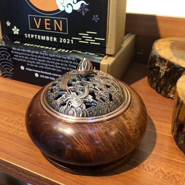 Combo Trầm hương loại cao cấp và lư gỗ hương nguyên khối [Bộ 2 sản phẩm]