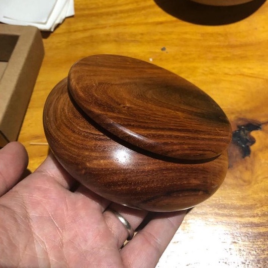 Combo Trầm hương loại cao cấp và lư gỗ hương nguyên khối [Bộ 2 sản phẩm]