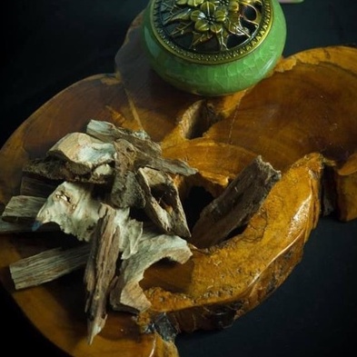 Giác trầm hương sạch (trầm hương miếng) 100gr Nhà Ven, xông nhà, shop, bàn thờ Thần Tài Thổ Địa mùi thơm, không cay mắt