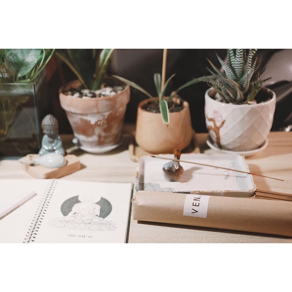 Bộ nhang trầm Huế xông nhà hương thơm nhẹ, an yên [1 hộp trầm 35 viên, 1 ốp nhang 38cm]