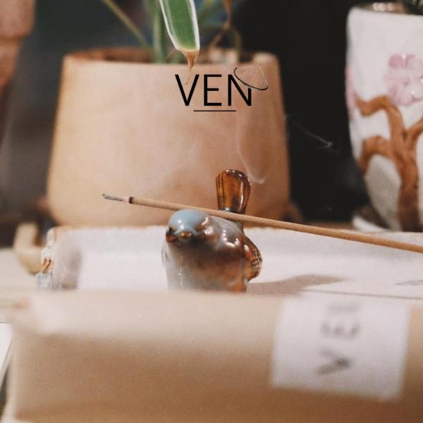 Hương trầm gốc Huế thơm, cúng gia tiên, thiện định Bình An Tài Lộc 38cm