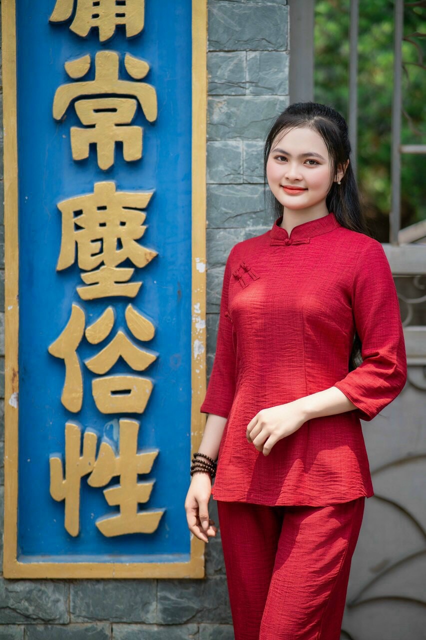 Đồ lam cổ trụ đũi vân mây