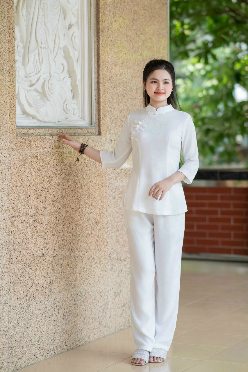 Đồ lam cổ trụ đũi vân mây