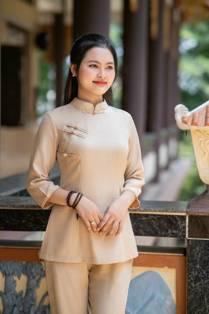 Đồ lam cổ trụ đũi vân mây