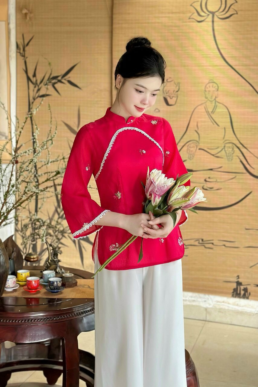 Đồ lam cách tân yếm tơ thêu