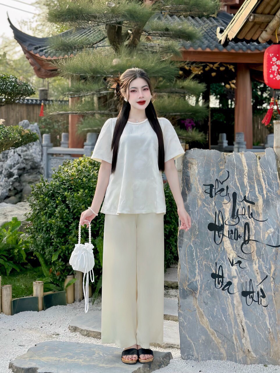 Đồ lam với thiết kế cổ bím