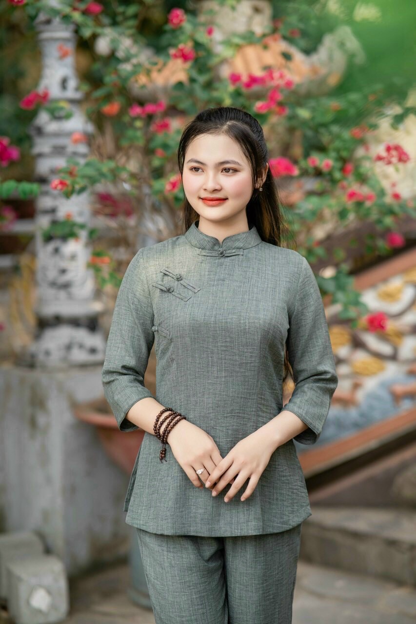 Đồ lam cổ trụ đũi vân mây