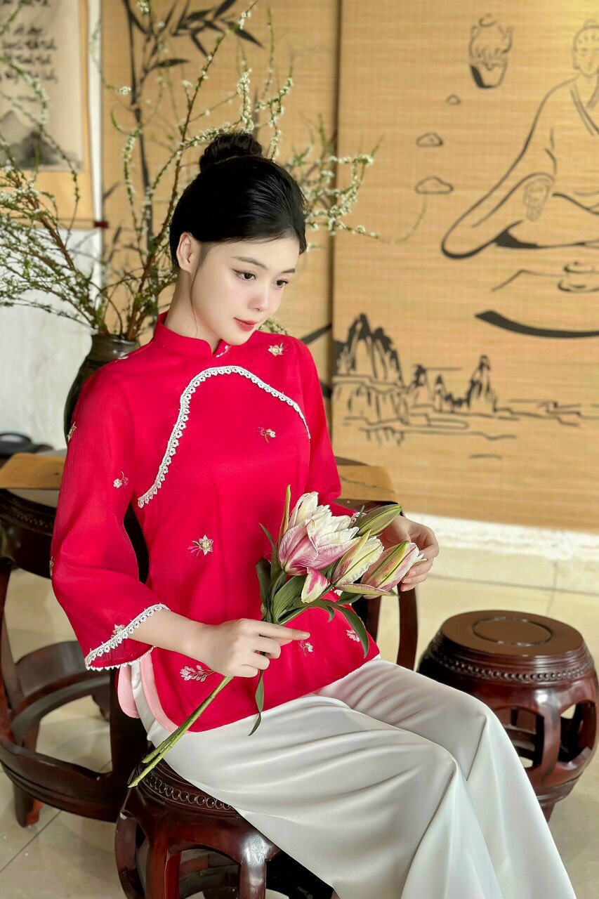 Đồ lam cách tân yếm tơ thêu